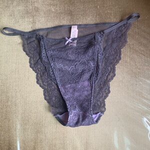 Selling Victoria’s Secret underwear nwt any questions ask 😊💕